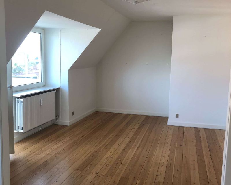 Lys stue i 3-v&aelig;relses lejlighed til leje i Randers C