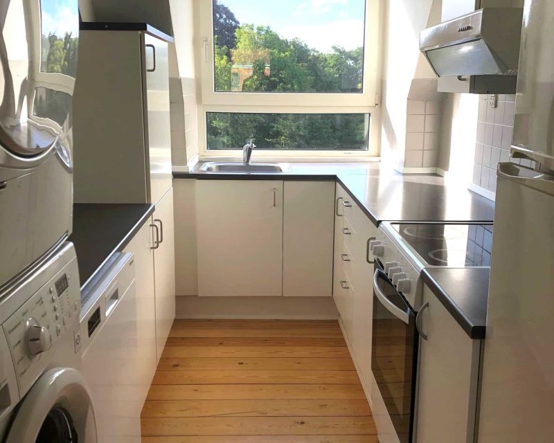 Moderne k&oslash;kken i lejlighed i Randers C med hvidevarer