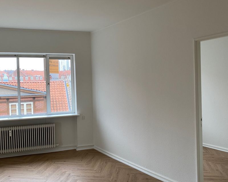 Stue med sildebensparket i Randers C